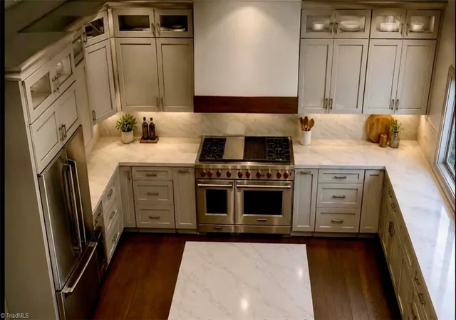 Photo 2 of Mansion for sale at 324 Nw Banbury Rd, Winston Salem, NC 27104 | MLS# 1224380 | Listing updated on 2026-06-23