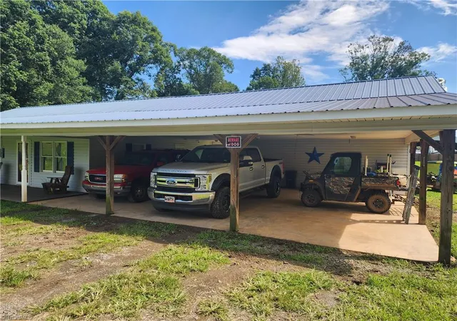 4th image of 167 Buck Hollow Trl, Ararat, NC 27007 | MLS# 1193608