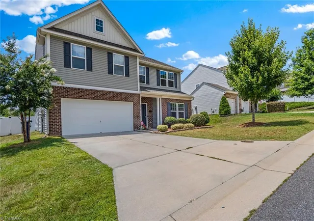 Photo 3 of Single family home for sale at 4074 Medina Ct, Pfafftown, NC 27040 | MLS# 1229987 | Listing updated on 2026-09-16