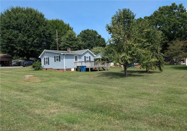 2nd image of 905 W Jefferson St, Mayodan, NC 27027 | MLS# 1231110