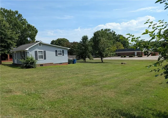 Single family home for sale at 905 W Jefferson St, Mayodan, NC 27027 | MLS# 1231110 | Listing updated on 2026-08-13