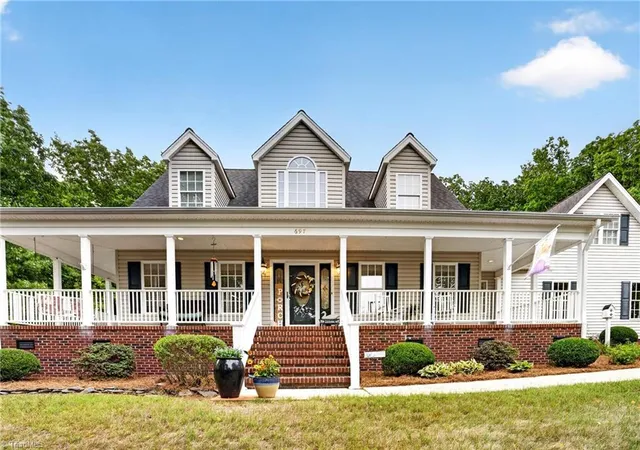 Homes for sale in Asheboro, NC | 697 Graceland Dr, Asheboro, NC 27205 | MLS# 1225077