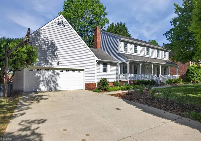 Photo 3 of Sale Pending at 104 Meadowood Dr, Burlington, NC 27215 | MLS# 1217347 | Listing updated on 2026-09-15