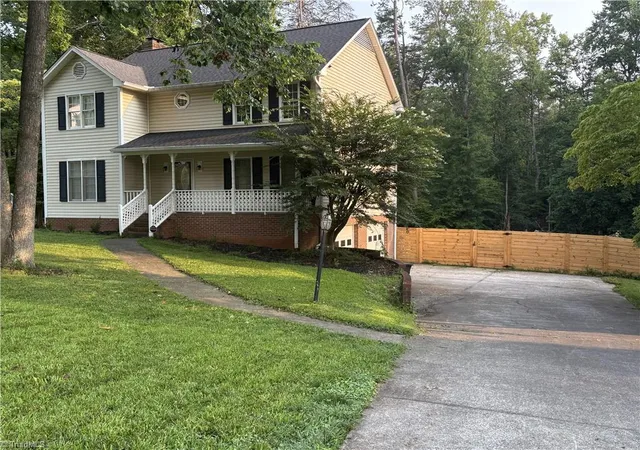 Photo 2 of Sale Pending at 2089 Pembrooke Forest Dr, Winston Salem, NC 27106 | MLS# 1229059 | Listing updated on 2026-08-31