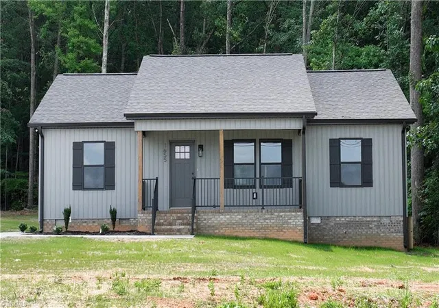 Homes for sale in Thomasville, NC | 1655 Blair St, Thomasville, NC 27360 | MLS# 1227086