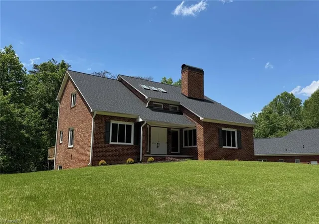 1st image of 2528 Treetop Ln, Winston Salem, NC 27101 | MLS# 1213992