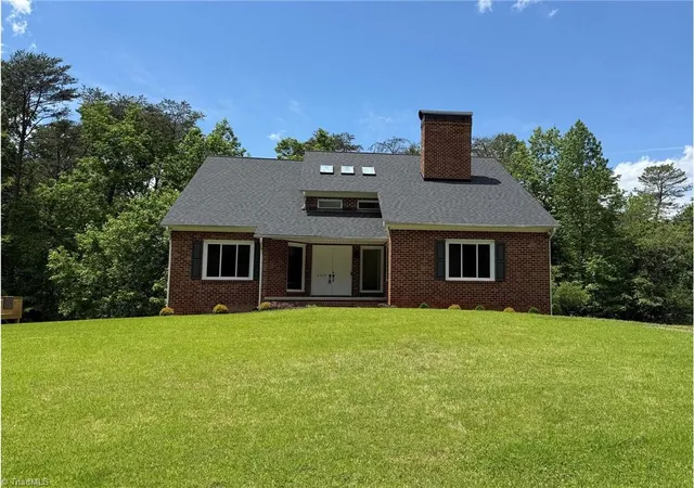 2nd image of 2528 Treetop Ln, Winston Salem, NC 27101 | MLS# 1213992