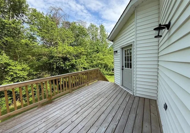 5th image of 2528 Treetop Ln, Winston Salem, NC 27101 | MLS# 1213992