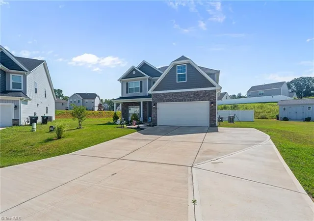 Photo 2 of Single family home for sale at 139 Snickers Ct, Lexington, NC 27295 | MLS# 1227343 | Listing updated on 2026-08-15
