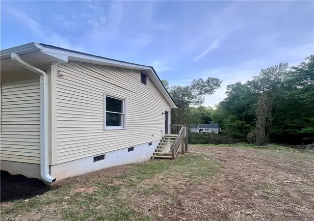 Homes for sale in Walkertown, NC | 6524 Creek Run Rd, Walkertown, NC 27051 | MLS# 1217198