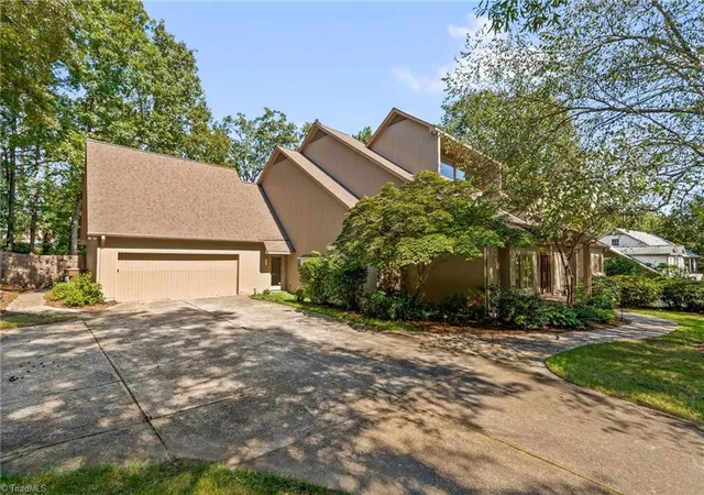 Photo 2 of Sale Pending at 3910 Hazel Ln, Greensboro, NC 27408 | MLS# 1225041 | Listing updated on 2026-08-26