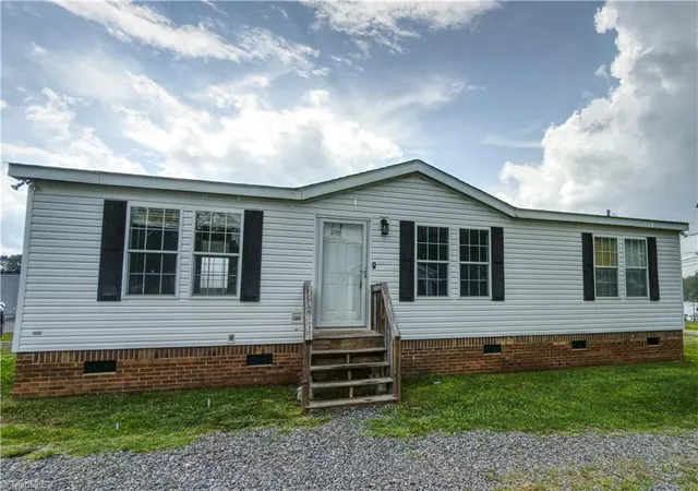 Homes for sale in Pilot Mountain, NC | 3084 Old Us Hwy 52 S, Pilot Mountain, NC 27041 | MLS# 1224225