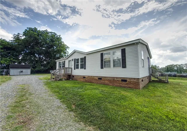 Homes for sale in Pilot Mountain, NC | 3084 Old Us Hwy 52 S, Pilot Mountain, NC 27041 | MLS# 1224225