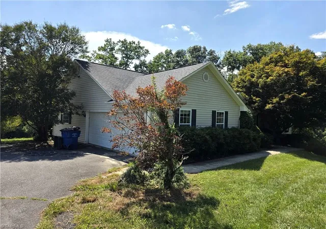 Photo 3 of Single family home for sale at 1701 Greenhill Rd, Mount Airy, NC 27030 | MLS# 1234116 | Listing updated on 2026-08-31