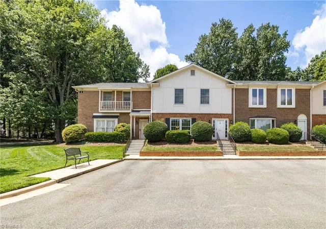 Photo 2 of Single family home for sale at 1 Fountain Manor Dr #B, Greensboro, NC 27405 | MLS# 1230035 | Listing updated on 2026-09-16