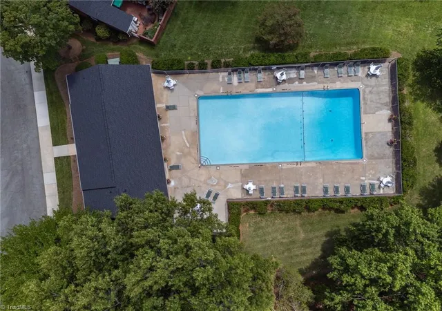 Photo 3 of Single family home for sale at 1 Fountain Manor Dr #B, Greensboro, NC 27405 | MLS# 1230035 | Listing updated on 2026-09-16