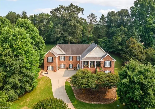 Photo 1 of Single family home for sale at 4105 Willow Knoll Ln, Winston Salem, NC 27106 | MLS# 1233362 | Listing updated on 2026-09-17