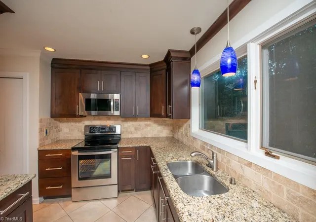 4th image of 1943 A Eastchester Dr, High Point, NC 27265 | MLS# 1231597
