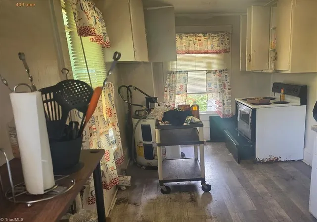 Photo 3 of Single family home for sale at 409 Pine St, Greensboro, NC 27401 | MLS# 1233799 | Listing updated on 2026-08-31