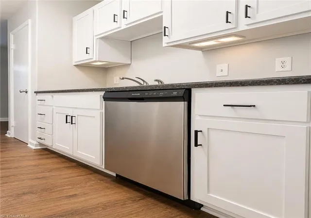 2nd image of 2890 Carriage Dr #B, Winston Salem, NC 27106 | MLS# 1227575