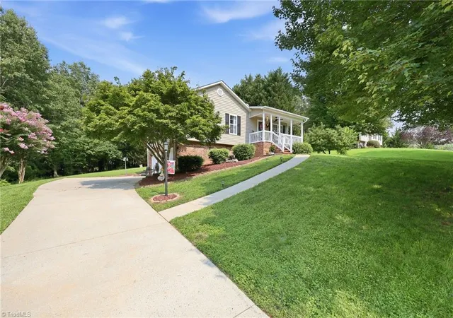 3rd image of 270 Bridgewater Rd, Mount Airy, NC 27030 | MLS# 1228987