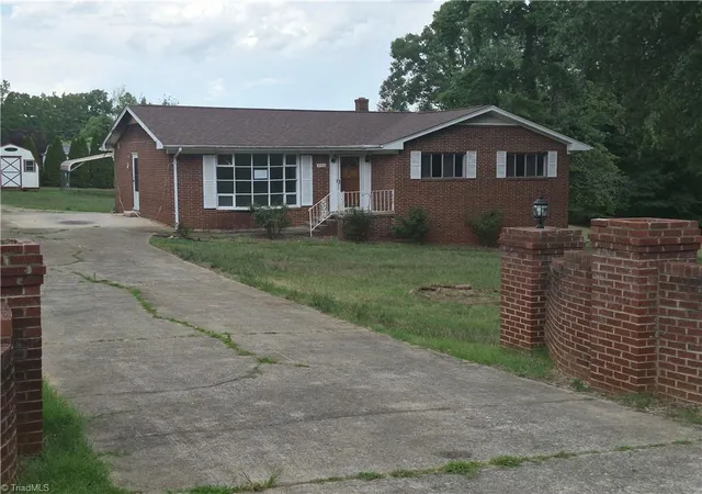 Photo 2 of Single family home for sale at 3150 Wentworth St, Reidsville, NC 27320 | MLS# 1227465 | Listing updated on 2026-08-27