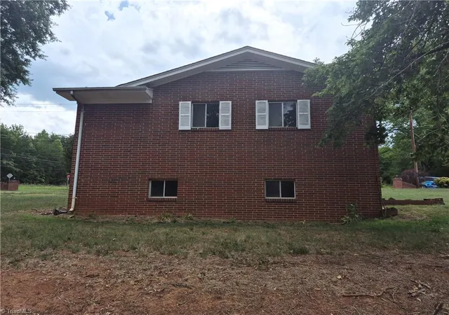 Photo 3 of Single family home for sale at 3150 Wentworth St, Reidsville, NC 27320 | MLS# 1227465 | Listing updated on 2026-08-27