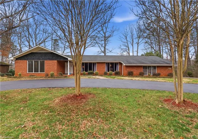 Homes for sale in Winston Salem, NC | 3160 Shaftesbury Ln, Winston Salem, NC 27105 | MLS# 1210990