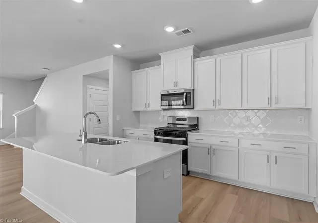 Photo 3 of Single family home for sale at 104 Frontiersman Dr, Mocksville, NC 27028 | MLS# 1227145 | Listing updated on 2026-09-16