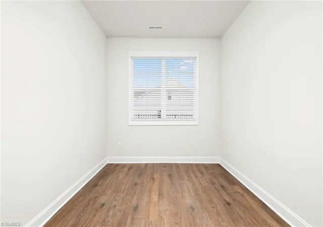 Photo 4 of Single family home for sale at 313 Sefton Dr, Jamestown, NC 27282 | MLS# 1230108 | Listing updated on 2026-09-02