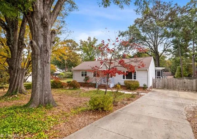 2nd image of 2311 Fernwood Dr, Greensboro, NC 27408 | MLS# 1202252