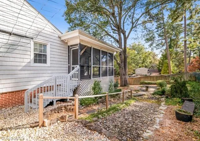 40th image of 2311 Fernwood Dr, Greensboro, NC 27408 | MLS# 1202252