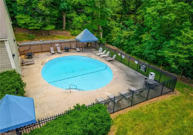 28th image of 1518 Benjamin Pkwy #D, Greensboro, NC 27408 | MLS# 1230862