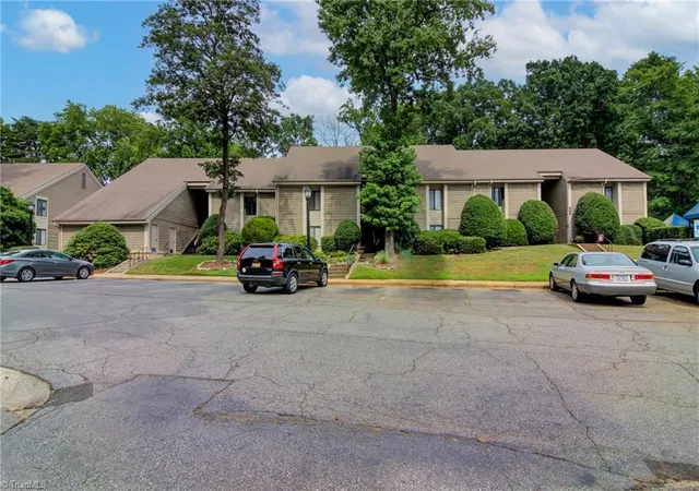 2nd image of 1518 Benjamin Pkwy #D, Greensboro, NC 27408 | MLS# 1230862