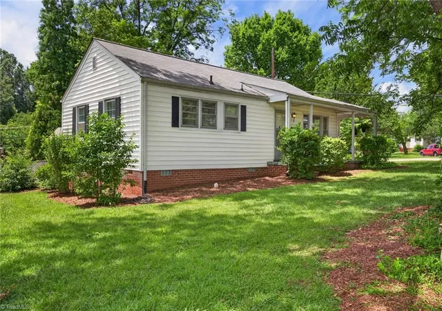 3rd image of 1205 Quail Dr, Greensboro, NC 27408 | MLS# 1226243
