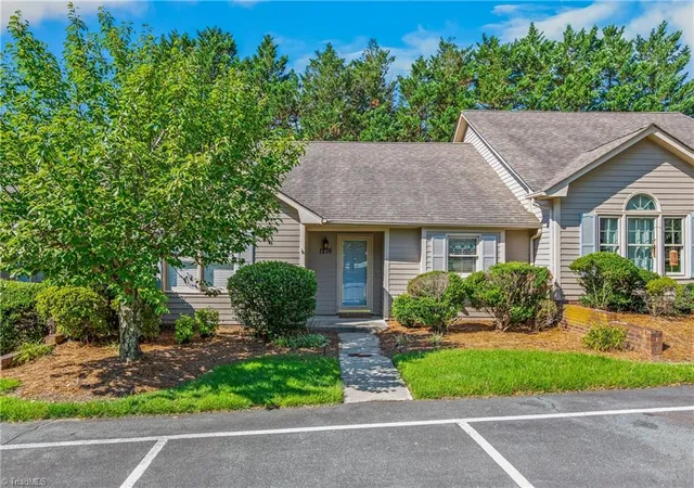 Photo 2 of Single family home for sale at 1216 Watermark Ct, High Point, NC 27265 | MLS# 1230029 | Listing updated on 2026-08-31