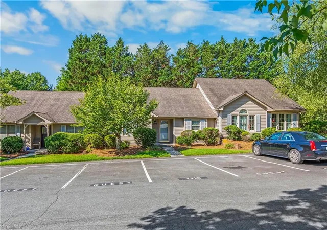 Photo 3 of Single family home for sale at 1216 Watermark Ct, High Point, NC 27265 | MLS# 1230029 | Listing updated on 2026-08-31