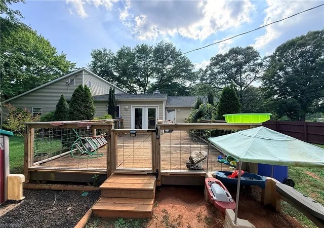 Photo 3 of Single family home for sale at 471 Raven Ridge Dr, Kernersville, NC 27284 | MLS# 1228070 | Listing updated on 2026-09-19