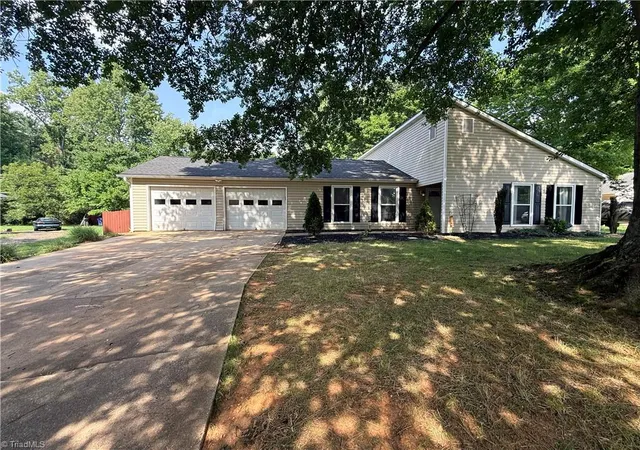 Photo 3 of Single family home for sale at 471 Raven Ridge Dr, Kernersville, NC 27284 | MLS# 1228070 | Listing updated on 2026-09-19