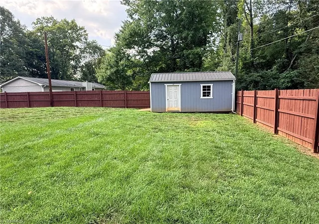Photo 4 of Single family home for sale at 471 Raven Ridge Dr, Kernersville, NC 27284 | MLS# 1228070 | Listing updated on 2026-09-19