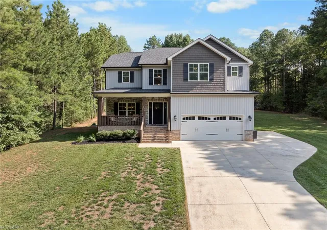 Photo 1 of Sale Pending at 194 Hunting Ridge Dr, Thomasville, NC 27360 | MLS# 1233353 | Listing updated on 2026-09-11