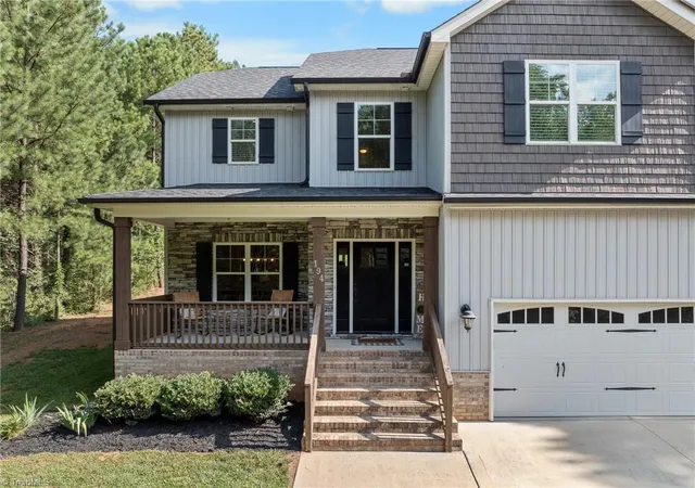 Photo 2 of Sale Pending at 194 Hunting Ridge Dr, Thomasville, NC 27360 | MLS# 1233353 | Listing updated on 2026-09-11