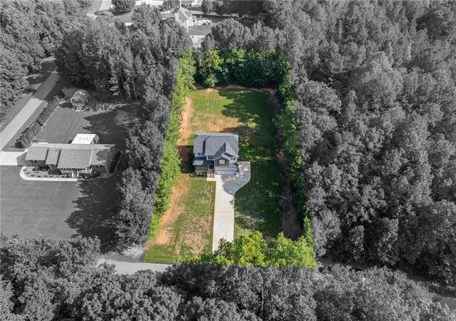 Photo 3 of Sale Pending at 194 Hunting Ridge Dr, Thomasville, NC 27360 | MLS# 1233353 | Listing updated on 2026-09-11