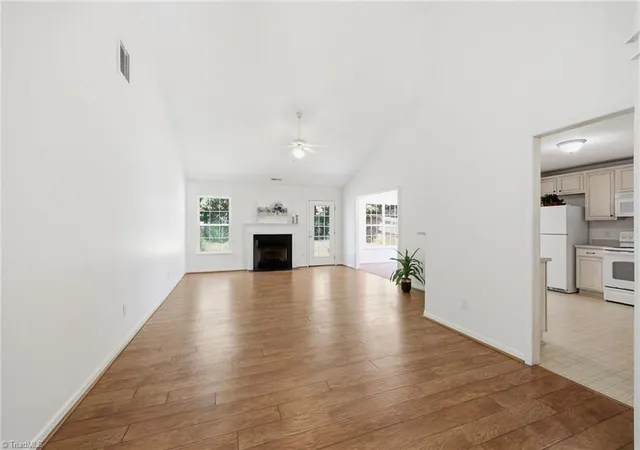 3rd image of 514 Walnut Crossing Dr, Whitsett, NC 27377 | MLS# 1226184