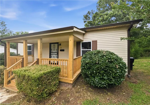 Photo 2 of Sale Pending at 820 Chandler Ave, Burlington, NC 27217 | MLS# 1229093 | Listing updated on 2026-08-21