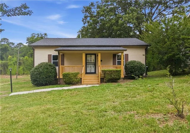 Photo 3 of Sale Pending at 820 Chandler Ave, Burlington, NC 27217 | MLS# 1229093 | Listing updated on 2026-08-21