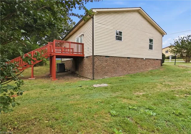 Photo 4 of Sale Pending at 820 Chandler Ave, Burlington, NC 27217 | MLS# 1229093 | Listing updated on 2026-08-21