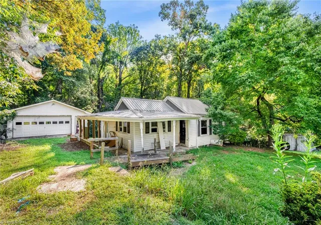 Photo 1 of Single family home for sale at 123 Old Linville Rd, Kernersville, NC 27284 | MLS# 1233929 | Listing updated on 2026-08-29