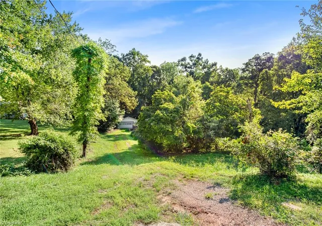 Photo 2 of Single family home for sale at 123 Old Linville Rd, Kernersville, NC 27284 | MLS# 1233929 | Listing updated on 2026-08-29