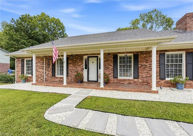 Photo 4 of Single family home for sale at 1692 Pads Rd, North Wilkesboro, NC 28659 | MLS# 1224059 | Listing updated on 2026-09-01